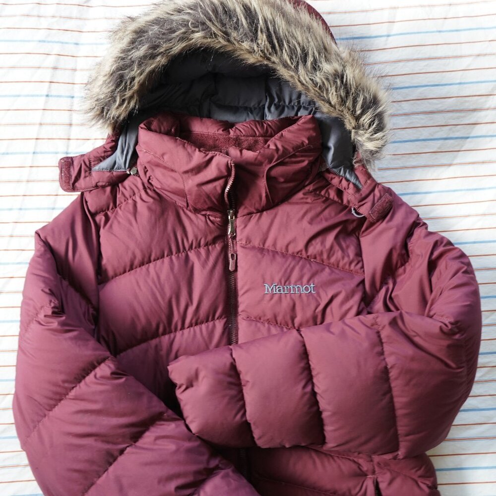 Marmot Women’s Insulated Puffer Coat w/ Faux Fur Hood – Size Large – Burgundy
